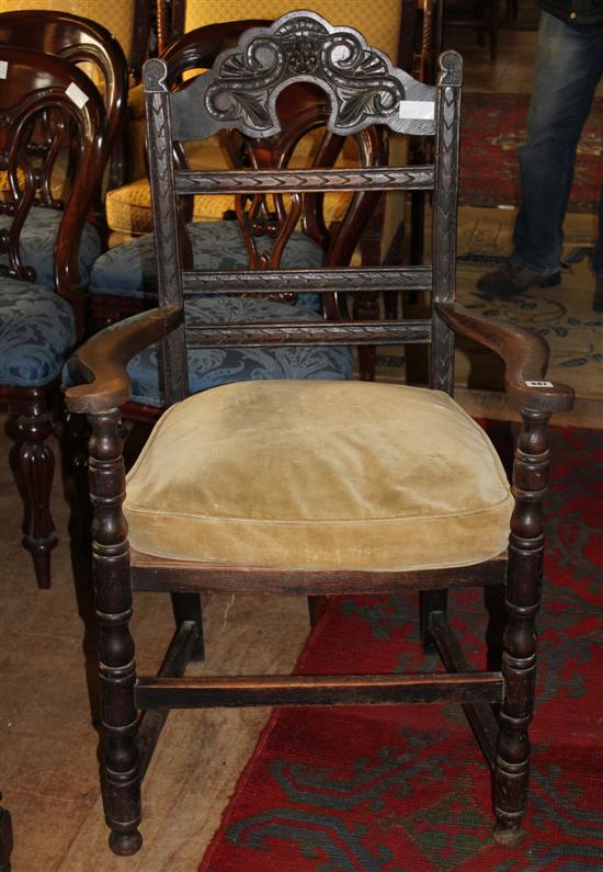 Carved oak elbow chair(-)